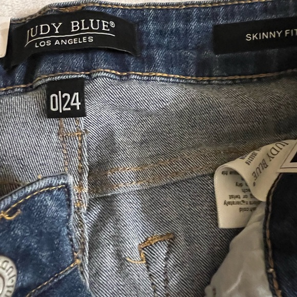 Judy blue distressed Buffalo plaid jeans. New with tags. Size 0/24(size4). - Picture 7 of 7